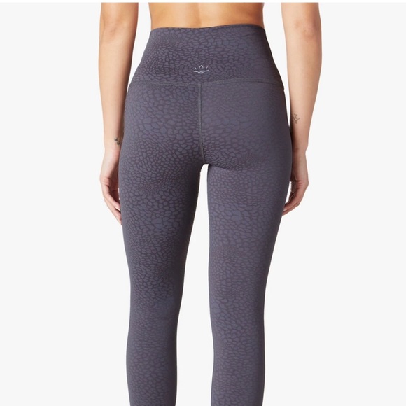 Beyond Yoga Set, Feline Jacquard High Waisted Midi Legging & Cropped Tank - Picture 8 of 16